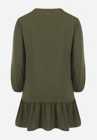 Born2be - Jasnozielona Koszulowa Sukienka Mini z Falbanką Brindel. Kolor: zielony. Typ sukienki: koszulowe. Długość: mini #4