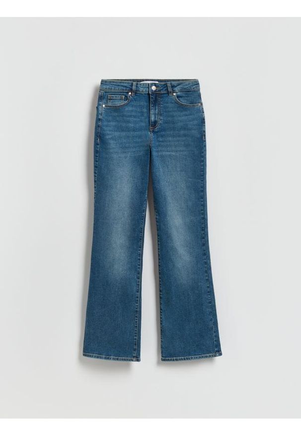 Reserved - Jeansy flare - niebieski. Kolor: niebieski