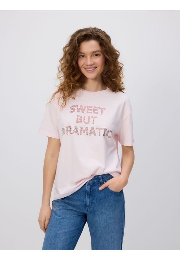 Reserved - T-shirt oversize z nadrukiem - pastelowy róż. Kolor: różowy. Materiał: bawełna. Wzór: nadruk
