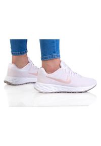 Buty do biegania damskie Nike Revolution 6 Next Nature. Zapięcie: sznurówki. Kolor: różowy. Materiał: materiał, syntetyk, tkanina. Szerokość cholewki: normalna. Model: Nike Revolution #1