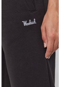 Woolrich Spodnie damskie kolor czarny gładkie. Kolor: czarny. Materiał: dzianina. Wzór: gładki #3