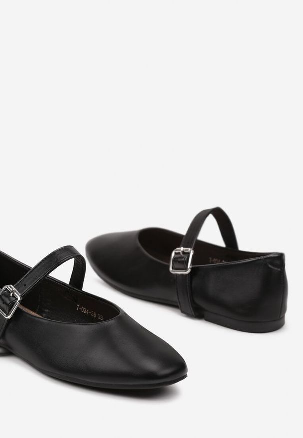 Renee - Czarne Balerinki na Płaskiej Podeszwie w Stylu Mary Jane Ozdobione Kwadratowym Noskiem Treloma. Zapięcie: pasek. Kolor: czarny. Materiał: jeans. Wzór: aplikacja. Obcas: na płaskiej podeszwie. Styl: elegancki, klasyczny. Wysokość obcasa: niski