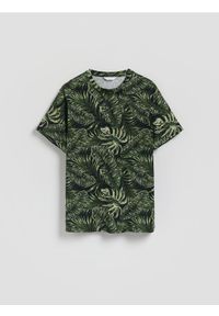 Reserved - T-shirt regular z nadrukiem allover - czarny. Kolor: czarny. Materiał: bawełna, dzianina. Wzór: nadruk #1
