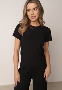 Born2be - Czarny Gładki T-shirt w Klasycznym Stylu Salodone. Okazja: do pracy, na co dzień. Kolor: czarny. Materiał: materiał, jeans. Wzór: gładki. Styl: klasyczny #1