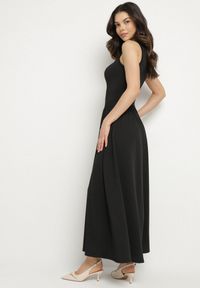 Born2be - Czarna Sukienka z Wiskozą o Rozkloszowanym Kroju z Kwadratowym Dekoltem Tilvia. Okazja: na co dzień. Typ kołnierza: dekolt kwadratowy. Kolor: czarny. Materiał: wiskoza. Długość rękawa: na ramiączkach. Sezon: lato. Styl: casual #2