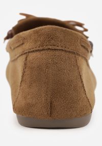 Renee - Ciemnobeżowe Mokasyny VICES z Imitacji Zamszu z Kokardką Kolorowymi Koralikami i Skórzaną Wkładką Nenden. Okazja: na co dzień. Kolor: beżowy. Materiał: skóra, zamsz. Wzór: kolorowy. Styl: casual, elegancki #3