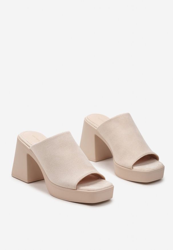 Renee - Beżowe Klapki na Słupku z Platformą z Szerokim Paskiem z Ekozamszu Airgasta. Okazja: na imprezę, na co dzień. Kolor: beżowy. Materiał: bawełna, len. Sezon: lato. Obcas: na platformie. Styl: casual, elegancki
