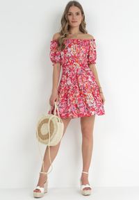 Born2be - Fuksjowa Wiskozowa Sukienka Mini z Gumkami w Pasie i Falbanką Muena. Typ kołnierza: kołnierz z falbankami. Kolor: różowy. Materiał: wiskoza. Wzór: kwiaty. Długość: mini #3