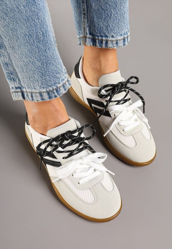 Born2be - Białe Sneakersy Tenisówki z Geometrycznym Motywem Telanilia. Okazja: na co dzień. Zapięcie: sznurówki. Kolor: biały. Materiał: jeans. Wzór: geometria