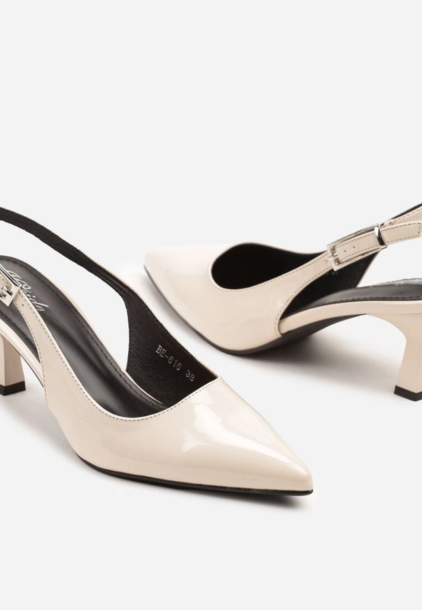 Renee - Beżowe Sandały Slingback na Kaczuszce z Lakierowanym Wykończeniem Annive. Okazja: na co dzień. Kolor: beżowy. Materiał: lakier. Obcas: na szpilce. Styl: elegancki, casual