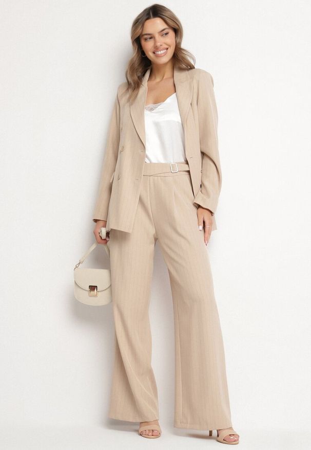 Born2be - Beżowe Garniturowe Spodnie Szerokie z Wiskozą i Paskiem Ellifira. Okazja: na co dzień, na spotkanie biznesowe. Kolor: beżowy. Materiał: wiskoza. Styl: biznesowy, casual, elegancki