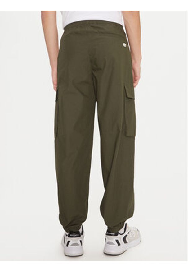 Champion Spodnie dresowe 220415 Zielony Loose Fit. Kolor: zielony. Materiał: bawełna