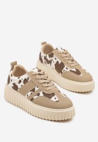 Renee - Czarno-Białe Sneakersy na Tłoczonej Platformie z Paskami Rilasena. Okazja: na co dzień. Zapięcie: pasek. Kolor: czarny. Wzór: paski. Obcas: na platformie #5