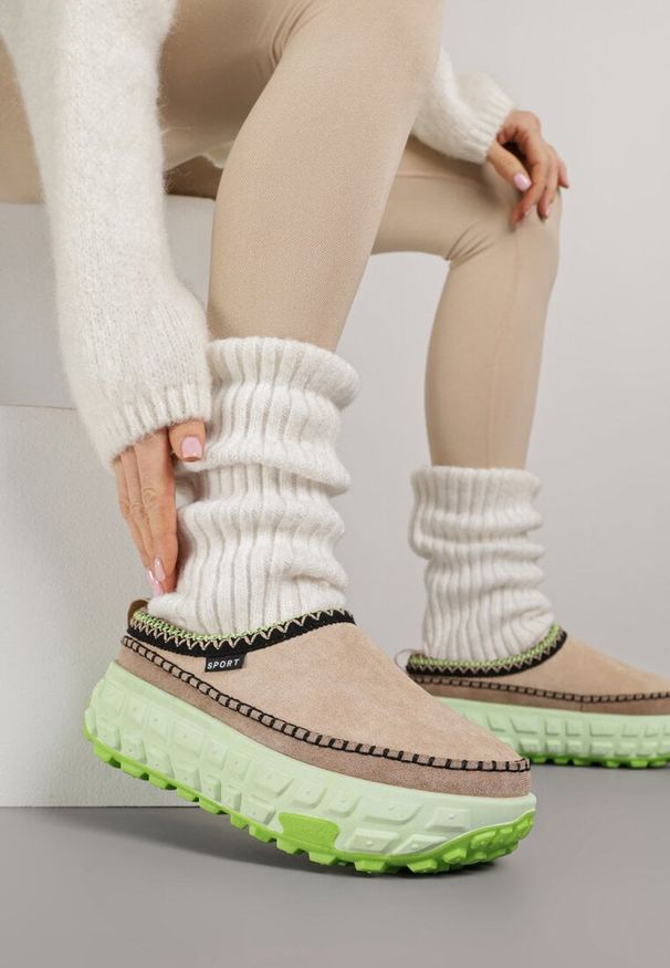 Renee - Zielone Śniegowce na Platformie z Tłoczeniem i Niską Cholewką Violova. Okazja: na spacer. Wysokość cholewki: przed kostkę. Kolor: zielony. Szerokość cholewki: normalna. Sezon: zima. Obcas: na platformie