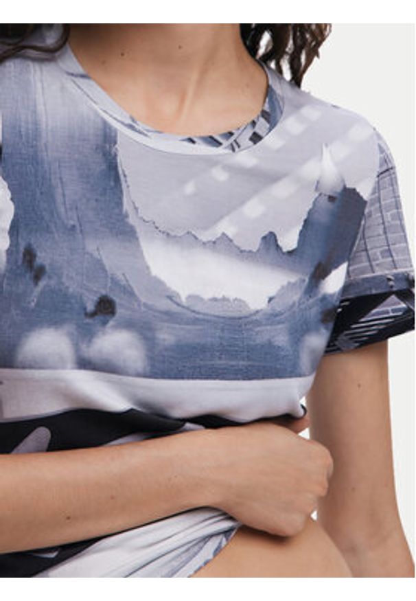 Desigual T-Shirt Potomac 25SWTKA0 Szary Slim Fit. Kolor: szary. Materiał: wiskoza