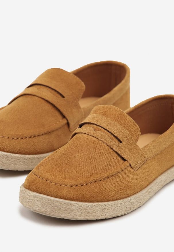 Born2be - Brązowe Półbuty w Stylu Mokasynów Nelarisa. Okazja: na co dzień. Kolor: brązowy. Obcas: na obcasie. Styl: klasyczny, elegancki, casual. Wysokość obcasa: niski