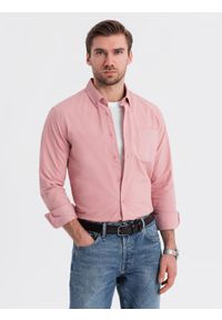 Ombre Clothing - Męska koszula bawełniana REGULAR FIT z kieszenią - różowa V3. Typ kołnierza: kołnierzyk klasyczny. Kolor: różowy. Materiał: bawełna. Długość rękawa: długi rękaw. Długość: długie. Styl: klasyczny