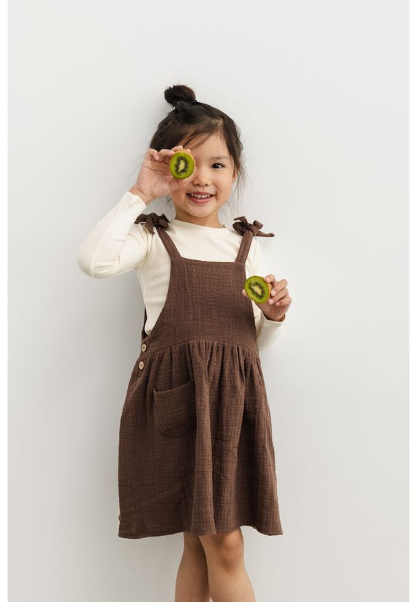 Marsala - MINI sukienka z lnem oraz kieszonką w kolorze CACAO SHAKE - MIRABELL-80-86 (12-18). Kolor: brązowy. Materiał: len. Długość rękawa: na ramiączkach. Wzór: gładki. Sezon: lato. Styl: elegancki. Długość: mini