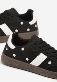 Born2be - Czarne Sneakersy Typu Tenisówki z Kwiatkami Reisare. Okazja: na co dzień. Kolor: czarny. Materiał: jeans. Wzór: kwiaty