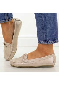 Złote skórzane mokasyny damskie S.Barski 7034. Okazja: na co dzień, na spacer. Nosek buta: okrągły. Zapięcie: bez zapięcia. Kolor: złoty. Materiał: skóra. Szerokość cholewki: normalna. Sezon: wiosna, lato, jesień. Styl: casual, klasyczny, elegancki #1