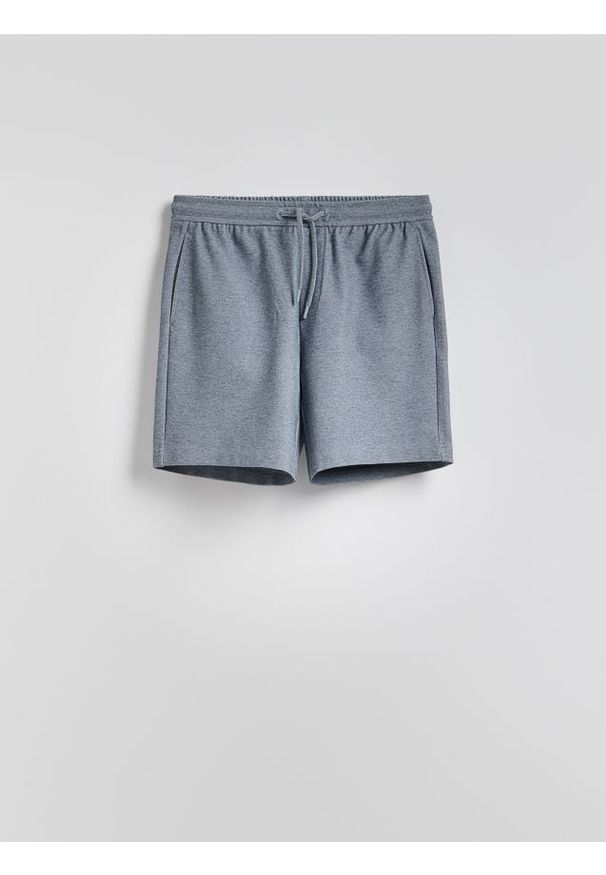 Reserved - Strukturalne szorty regular - granatowy. Kolor: niebieski. Materiał: bawełna, dzianina