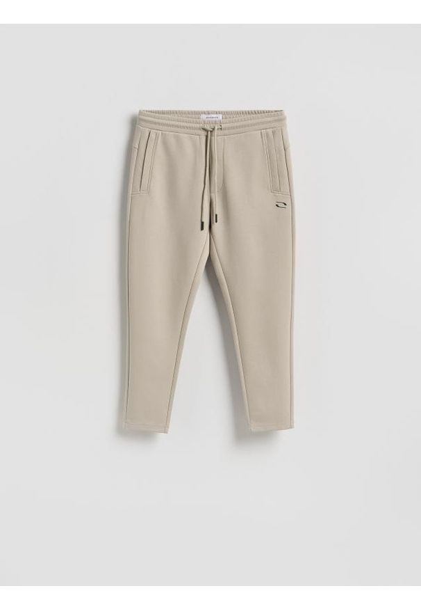 Reserved - Spodnie dresowe slim - jasnoszary. Kolor: szary. Materiał: dresówka