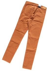 Wrangler - SPODNIE WRANGLER DAMSKIE SLIM COPPER W28LEK42U. Materiał: sztruks