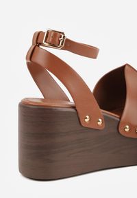 Renee - Brązowe Sandały na Platformie i Koturnie z Nitami po Bokach Zaehesh. Okazja: na co dzień. Zapięcie: sprzączka. Kolor: brązowy. Materiał: jeans. Obcas: na koturnie. Styl: casual #7