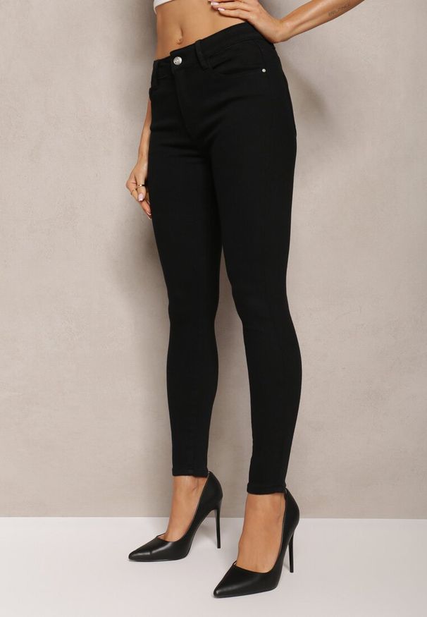 Renee - Czarne Jeansy o Dopasowanym Fasonie Skinny Vlegge. Okazja: na co dzień. Kolor: czarny. Styl: klasyczny, casual