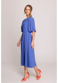 Stylove - Elegancka sukienka koktajlowa z bufiastymi rękawami niebieska. Okazja: na imprezę, na wesele, na ślub cywilny. Kolor: niebieski. Materiał: elastan, materiał. Długość rękawa: krótki rękaw. Sezon: lato. Typ sukienki: rozkloszowane. Styl: wizytowy, elegancki. Długość: midi #8
