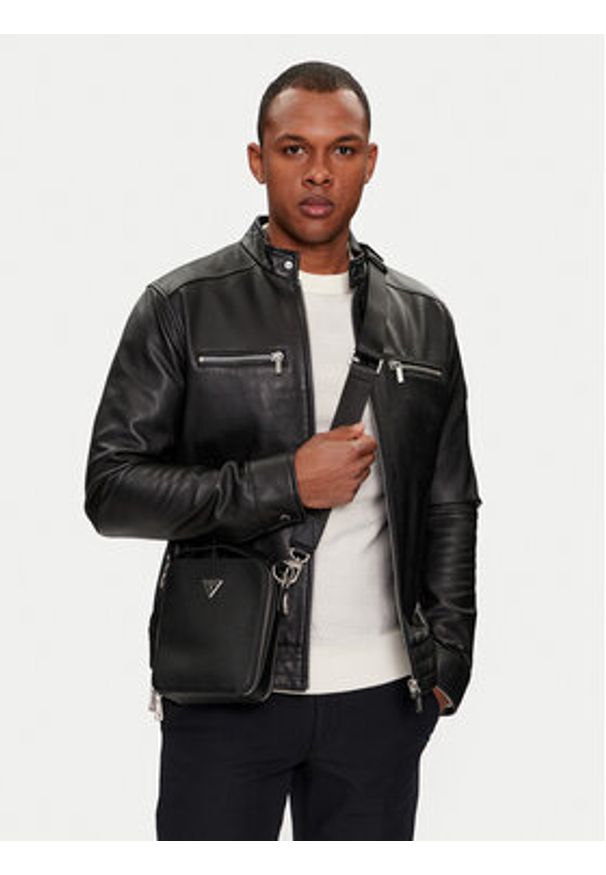 Guess Saszetka Torino HMTOSA P4253 Czarny. Kolor: czarny. Materiał: skóra