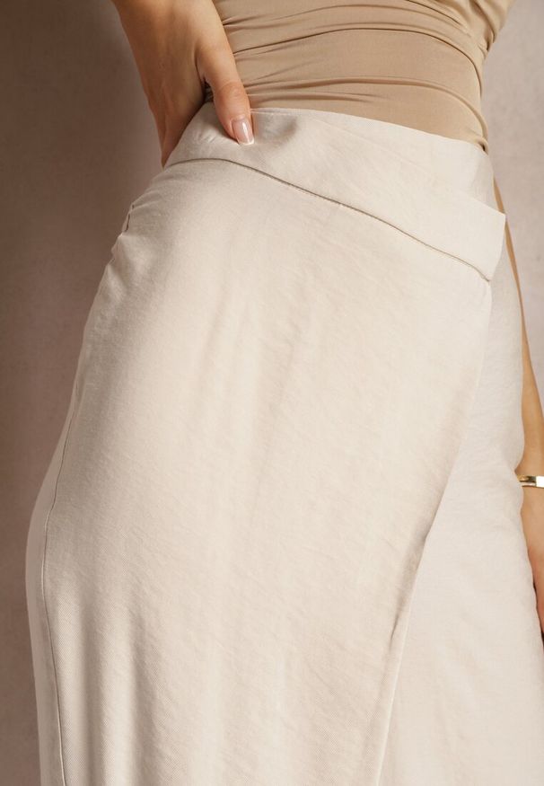 Renee - Jasnobeżowe Wiskozowe Spodnie High Waist z Szerokimi Nogawkami Nestali. Okazja: na co dzień. Stan: podwyższony. Kolor: beżowy. Materiał: wiskoza. Długość: długie. Styl: elegancki, casual