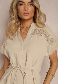 Renee - Beżowa Sukienka na Lato z Bawełny ze Sznureczkiem w Talii Rufalia. Kolor: beżowy. Materiał: bawełna. Długość rękawa: krótki rękaw. Sezon: lato. Typ sukienki: rozkloszowane #5