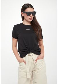 T-shirt damski DKNY SPORT. Styl: sportowy