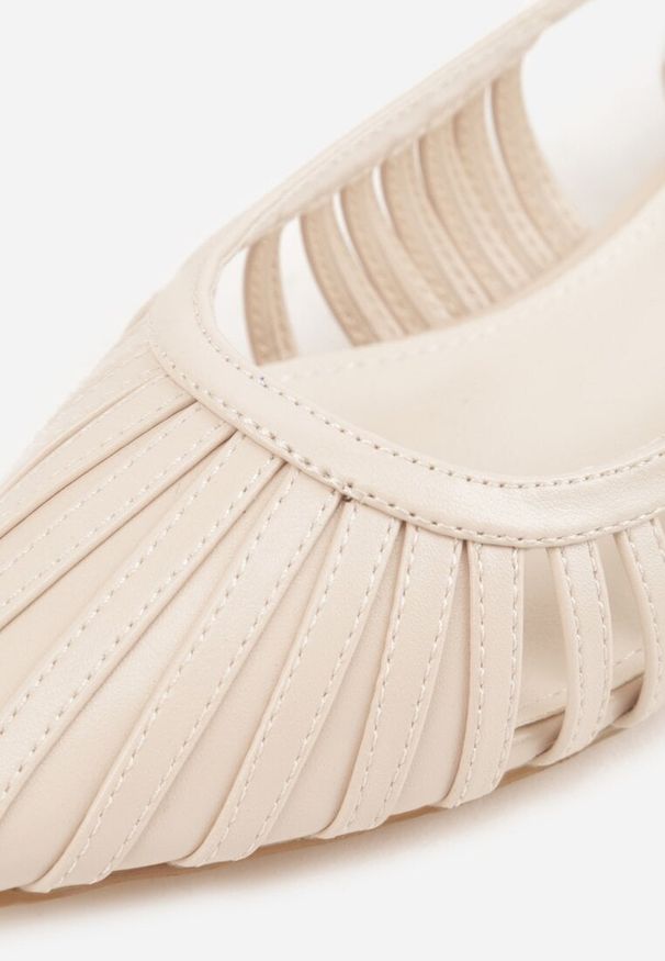 Renee - Beżowe Płąskie Sandały z Ozdobnymi Paseczkami Kahlidone. Okazja: na co dzień. Kolor: beżowy. Materiał: jeans. Sezon: lato. Styl: casual