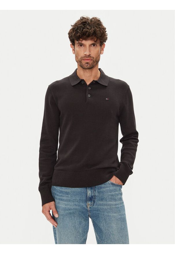 Tommy Jeans Sweter Essential DM0DM20304 Czarny Slim Fit. Kolor: czarny. Materiał: bawełna