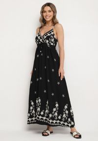 Born2be - Czarna Sukienka z Wiskozy Ozdobiona Haftami Lunireia. Okazja: na co dzień. Typ kołnierza: dekolt w kształcie V. Kolor: czarny. Materiał: wiskoza. Długość rękawa: na ramiączkach. Wzór: aplikacja, haft. Typ sukienki: proste. Styl: casual #7