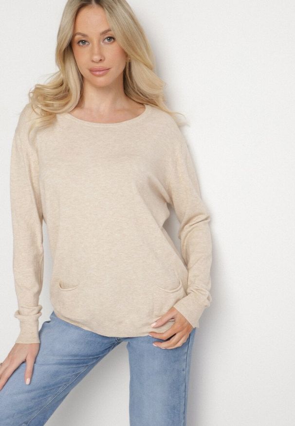 Born2be - Beżowy Sweter z Kaszmirem i Ozdobnymi Kieszeniami Sanarea. Okazja: na spacer, na co dzień. Kolor: beżowy. Materiał: kaszmir. Długość rękawa: długi rękaw. Długość: długie. Styl: klasyczny, elegancki, casual