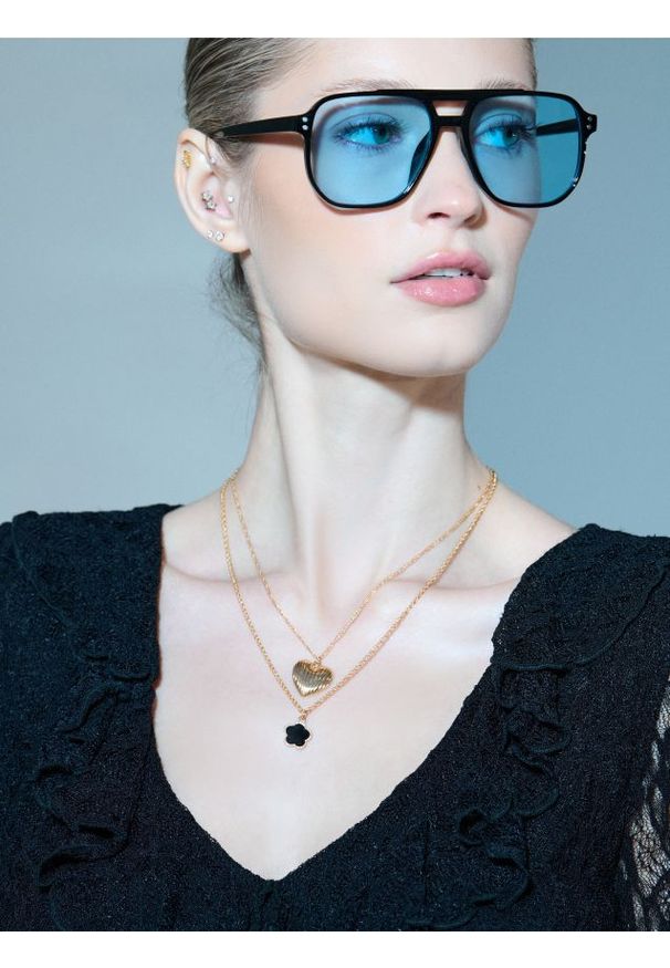 Sinsay - Naszyjnik z zawieszką w kształcie serca - złoty. Materiał: złote. Kolor: złoty