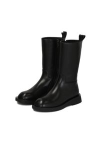 Kazar - Czarne botki z wysoką cholewką na płaskiej podeszwie. Wysokość cholewki: przed kolano. Zapięcie: zamek. Kolor: czarny. Materiał: skóra. Szerokość cholewki: normalna. Sezon: jesień, zima. Obcas: na płaskiej podeszwie. Styl: klasyczny #2