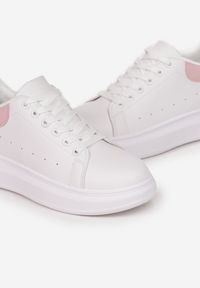 Born2be - Biało-Różowe Sneakersy Ohei. Nosek buta: okrągły. Kolor: biały. Materiał: materiał. Szerokość cholewki: normalna. Wzór: kolorowy, aplikacja