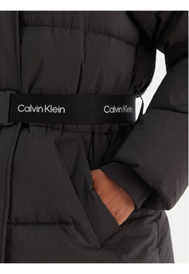 Calvin Klein Jeans Kurtka zimowa LV047D508G Czarny Regular Fit. Kolor: czarny. Materiał: syntetyk. Sezon: zima