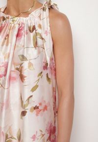 Born2be - Różowa Satynowa Sukienka w Kwiaty Fenaresia. Okazja: na co dzień, na spacer. Kolor: różowy. Materiał: satyna. Długość rękawa: na ramiączkach. Wzór: kwiaty. Sezon: lato. Typ sukienki: proste. Styl: casual, elegancki #3