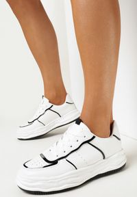 Born2be - Białe Sneakersy na Grubej Podeszwie z Modnymi Przeszyciami Persentha. Kolor: biały