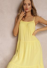 Renee - Żółta Sukienka Ganysius. Kolor: żółty. Długość rękawa: na ramiączkach. Wzór: jednolity. Sezon: lato. Typ sukienki: rozkloszowane. Długość: midi #5