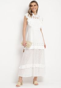 Born2be - Biała Sukienka Maxi Rozkloszowana z Ażurowym Wzorem Saitha. Okazja: na co dzień. Kolor: biały. Materiał: tkanina. Wzór: ażurowy. Styl: casual, elegancki. Długość: maxi #4