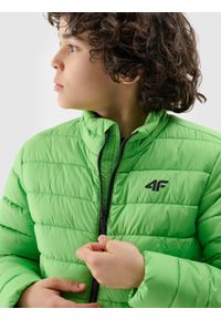 4f - 4F Kurtka puchowa z wypełnieniem syntetycznym chłopięca - zielona 158 (12-13 lat). Okazja: na co dzień. Typ kołnierza: kołnierzyk stójkowy. Kolor: zielony. Materiał: syntetyk, puch. Sezon: lato. Styl: klasyczny, casual, sportowy #2