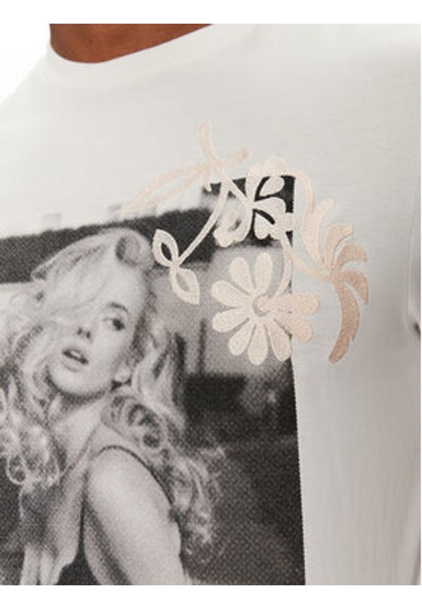 Guess T-Shirt M5GI33 KBW41 Biały Classic Fit. Kolor: biały. Materiał: bawełna