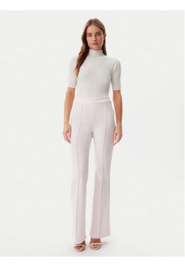 Guess Spodnie materiałowe W4YB01KCBO2 Różowy Flare Fit. Kolor: różowy. Materiał: syntetyk
