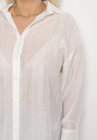Born2be - Biała Koszula o Kroju Oversize Dolamana. Okazja: na co dzień. Typ kołnierza: kołnierzyk klasyczny. Kolor: biały. Materiał: jeans. Długość rękawa: długi rękaw. Długość: długie. Styl: klasyczny, elegancki, casual #6